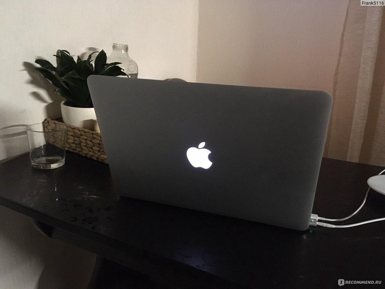 Ноутбук эпл на столе