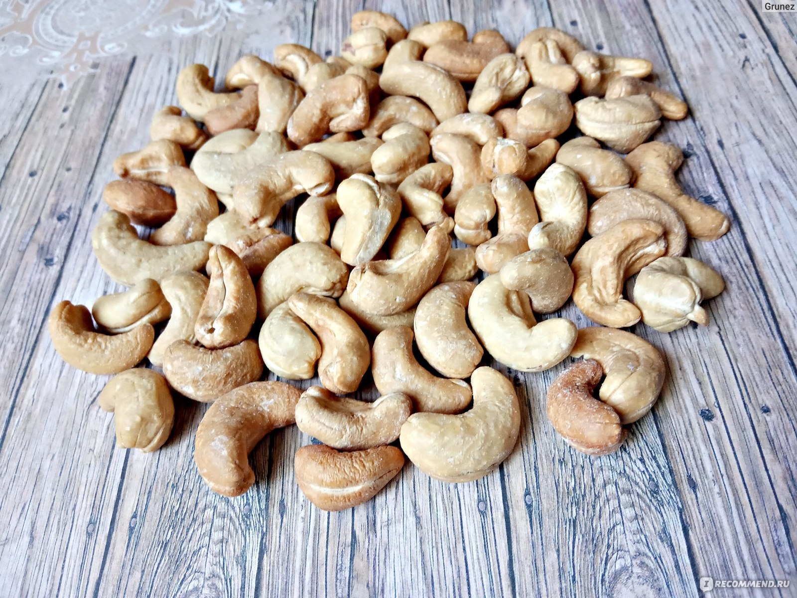 Cashew nutlets