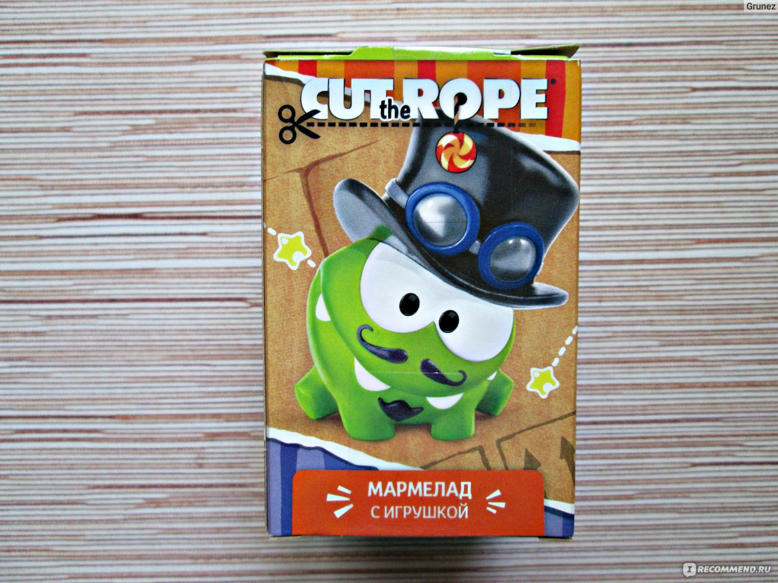 Мармелад с игрушкой Sweet box Cut the rope ам ням - «Зелёный милаха!  Любителям Ам Няма! Сюрприз и лакомство в одной коробочке! Мармелад с  игрушкой Sweet box Cut the rope полюбят и