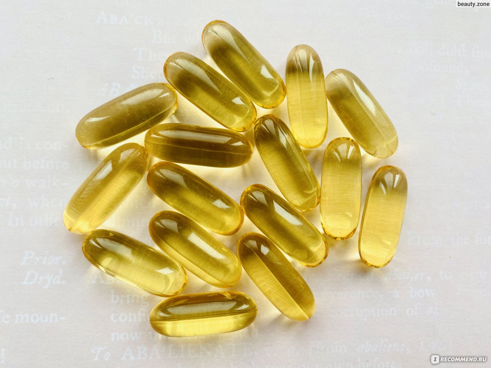 Omega 3 gold капсулы. Омега 3 капсулы. Капсулы Омега Омега. Мутные капсулы Омега 3. Омега 3 желтые капсулы.