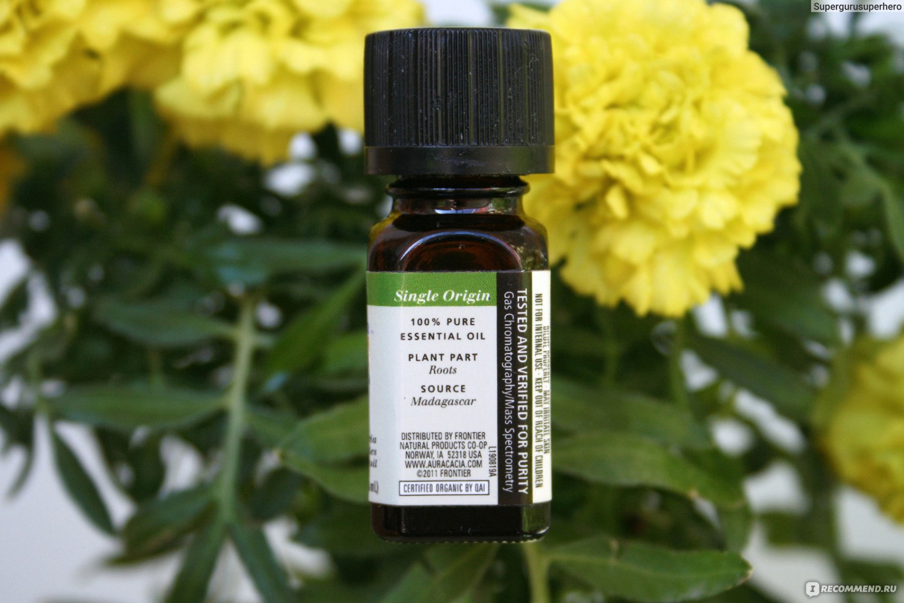 Эфирное масло Aura Cacia , Organic, Vetiver - «Как пахнет ветивер?  Спокойствием и силой. Это аромат счастья и умиротворения. Когда я наношу эфирное  масло ветивера, я чувствую, как вселенная обнимает меня и