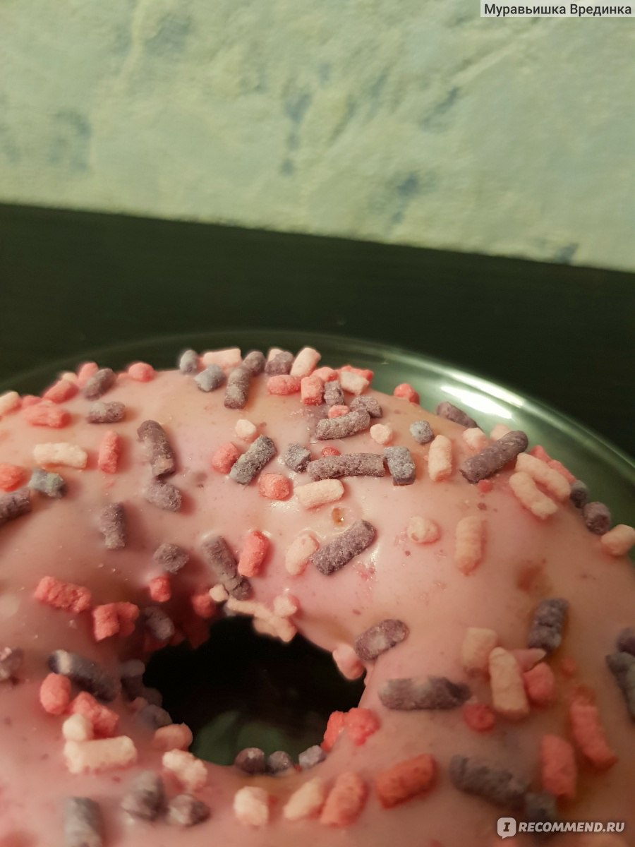 Пончик Dooti Donuts Донат с ягодной начинкой - «Донат с ягодной начинкой,  как на вид ты был красив. Но химозной четвертинкой я насытилась. Спасиб!  😃» | отзывы