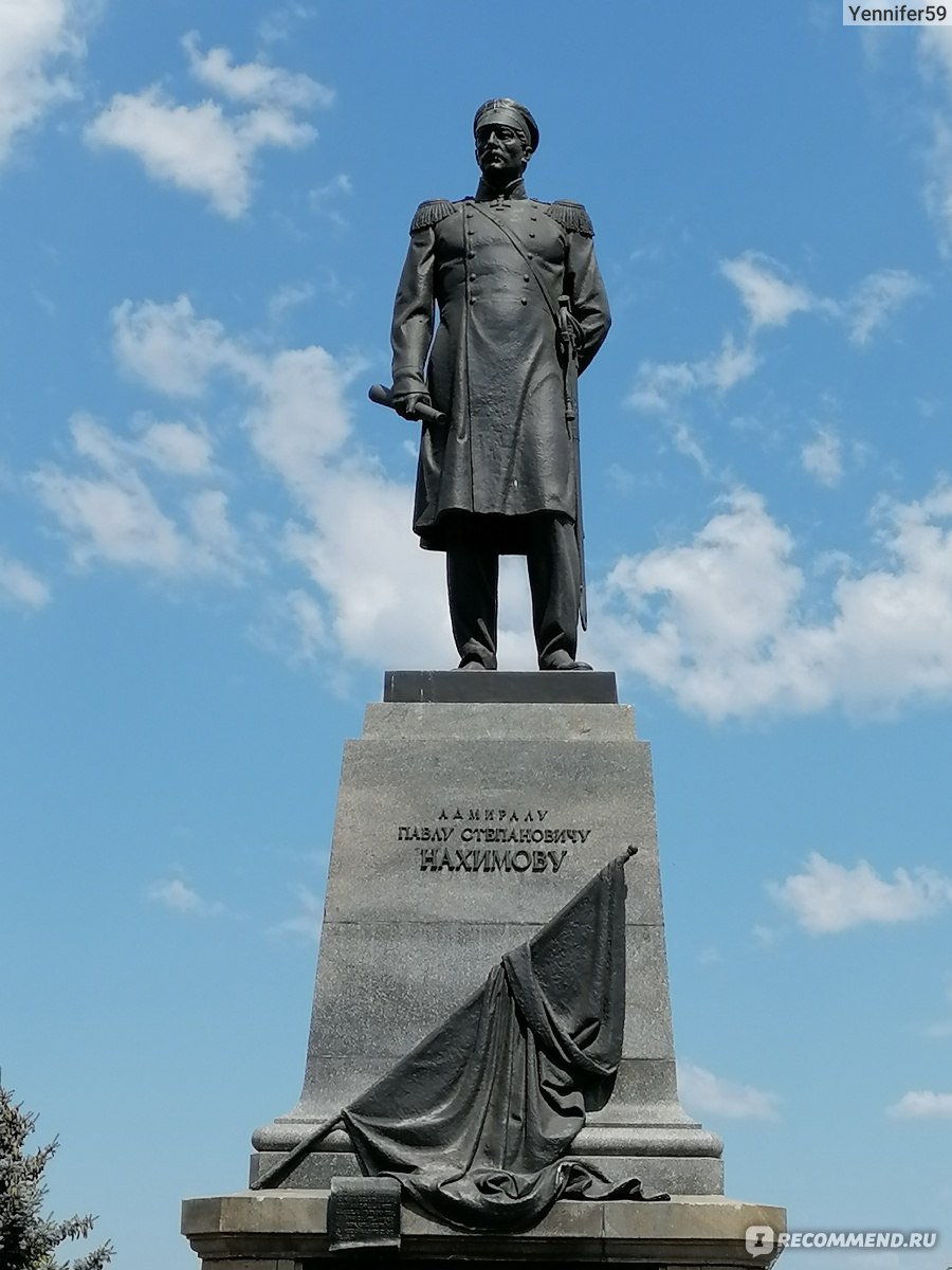 Памятник Нахимову в Севастополе силует