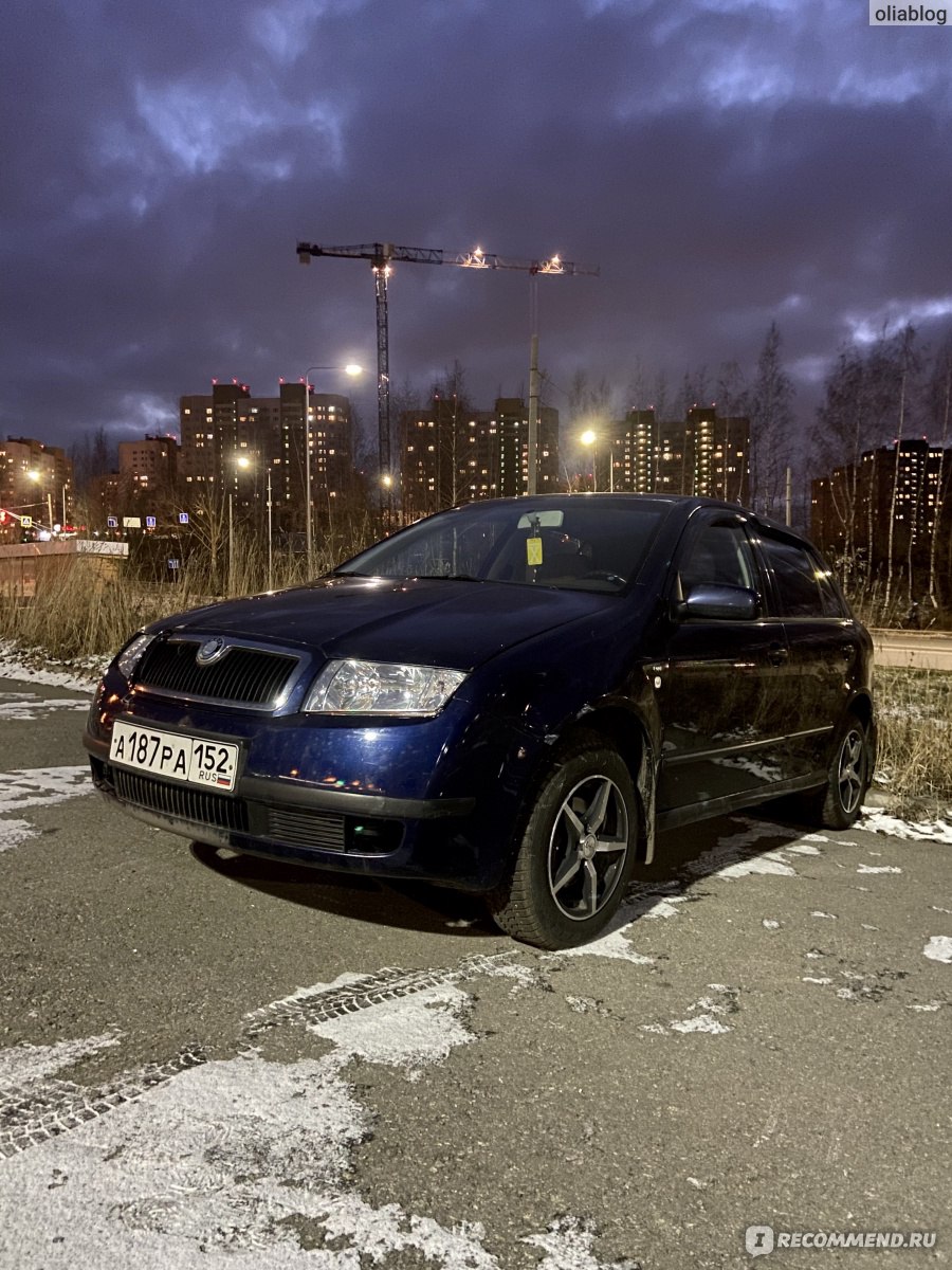 Skoda Fabia - 2001 - «Фабия идет в ногу со временем. Отлично рулится,  компактный, приятный внешне хэтчбек, двигатель немецкий ходит до 1 млн,  дизайн экстерьера о сих пор актуально смотрится, собранные в