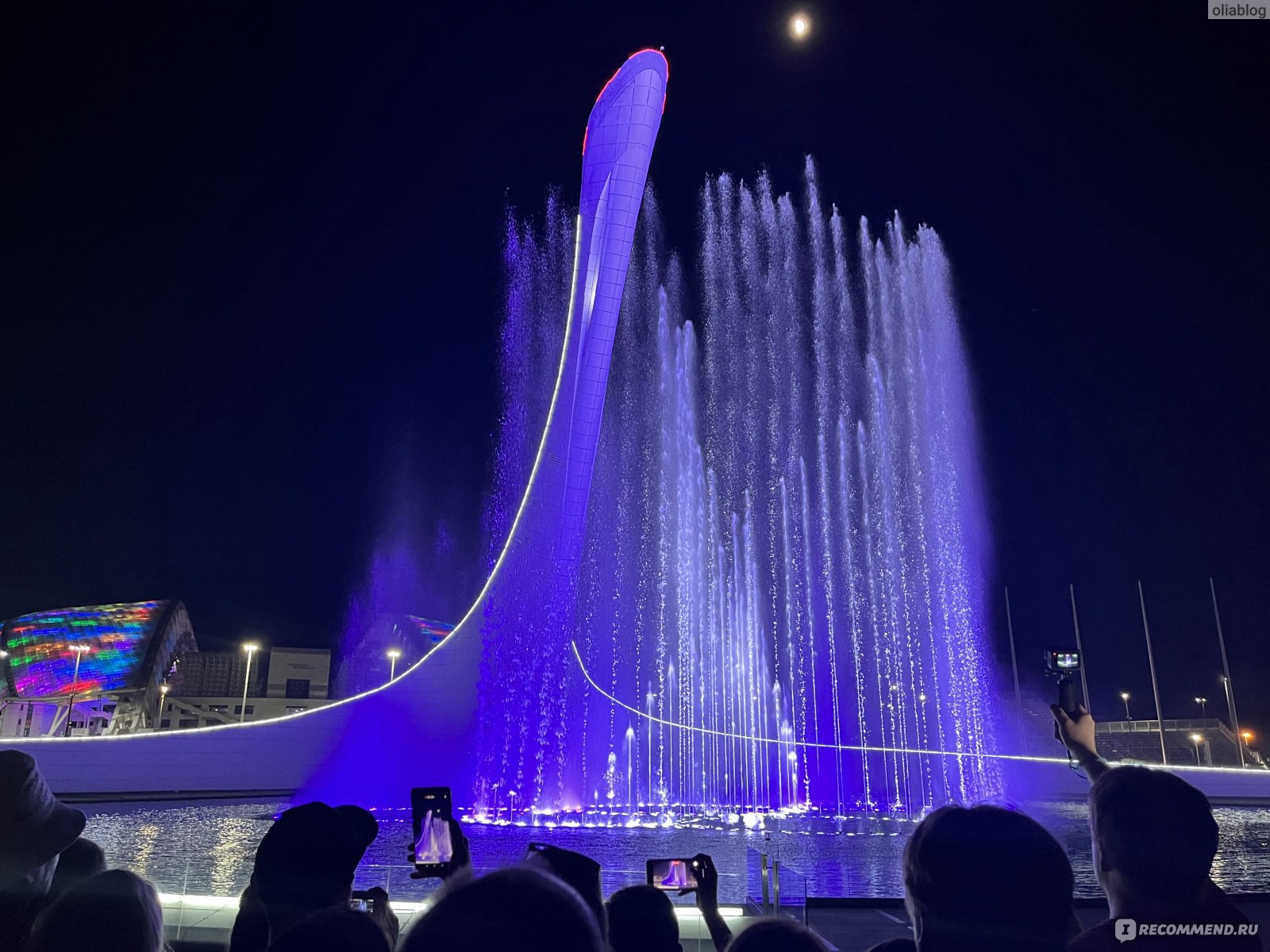 Олимпийский парк работа поющих фонтанов. Поющие фонтаны Сочи Олимпийский парк. Фонтан в Олимпийском парке Адлер. Поющие фонтаны в Сочи в Олимпийском. Сочи парк фонтан.