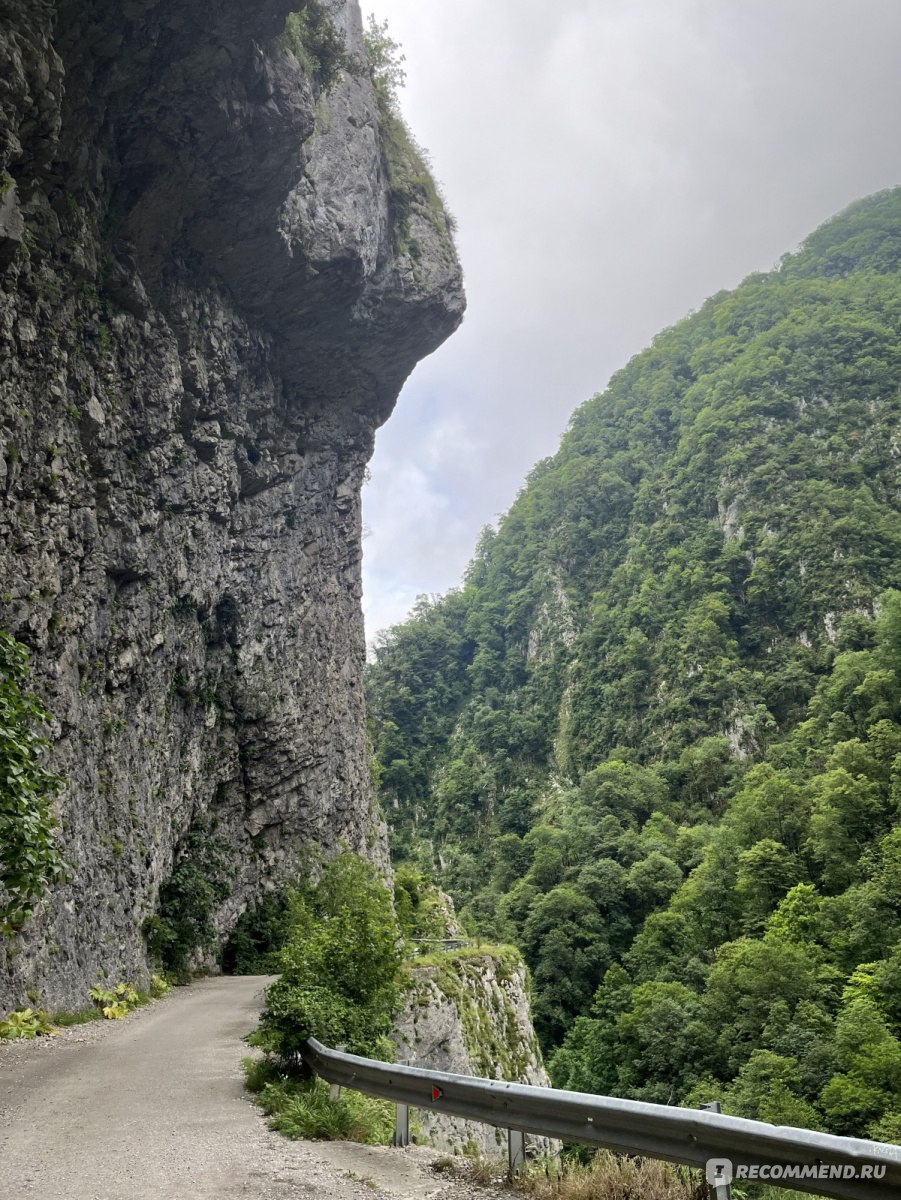 Экскурсия «Старая Краснополянская дорога, водопад Пасть дракона и горное  ущелье», компания Экстрагид - «🏔Самая опасная экскурсия в моей жизни!  Многие проезжают здесь каждый день и не знают, что за горой скрыты чудесные