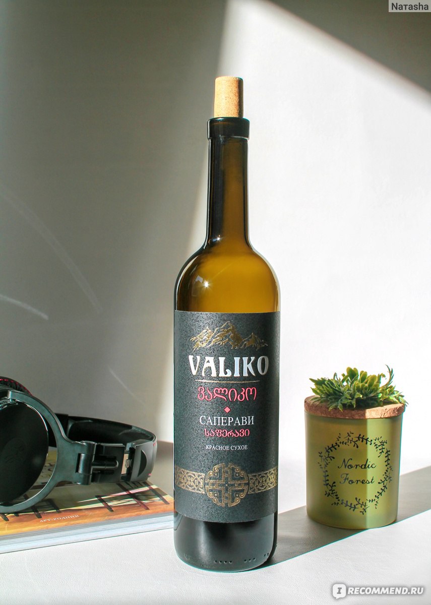 Вино тамань сухое отзывы. Таманская винная компания Кубань. Вино Тавинко. Компания с алкоголем. Вино Таманская усадьба красное сухое 1 литр.
