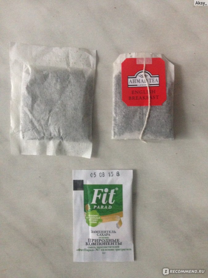 ласточка слева, для сравнения обычыный чайный пакетик