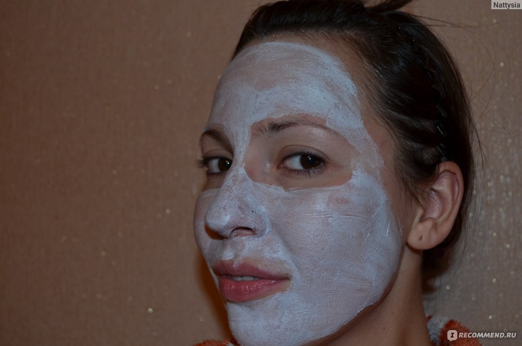 Нужно ли маску смывать водой. Маска для лица смываемая. Маска после чистки лица. После маски для лица покраснела кожа.