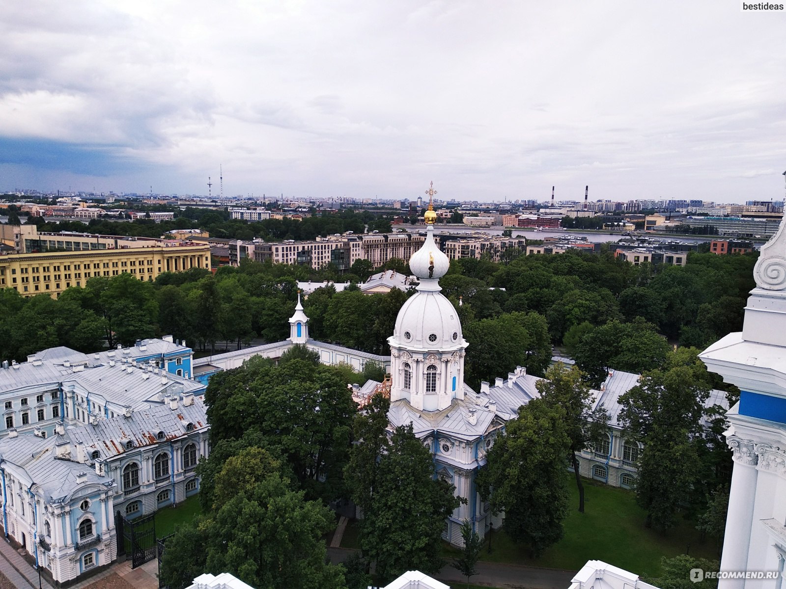 Часть ансамбля Смольного собора