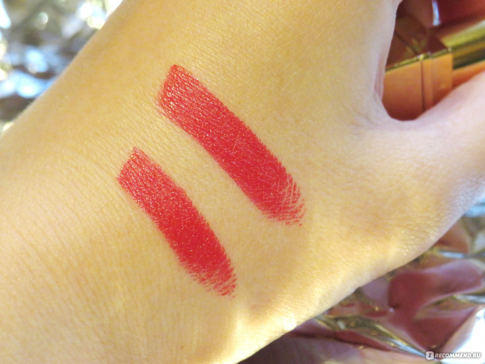 Ysl pur couture. Помада Yves Saint Laurent rouge Pur Couture. Помада YSL rouge Pur Couture свотчи. YSL rouge pour Couture 93 Swatch. YSL 205 Lipstick.