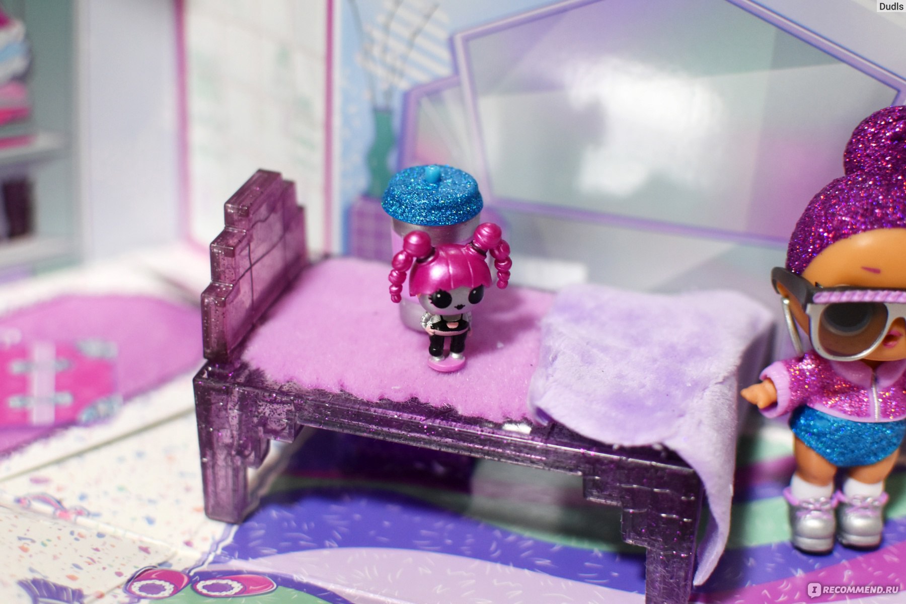 L.O.L. Surprise Игровой набор Furniture Winter Chill Зимняя серия LOL, кукла лол Bling Queen фото
