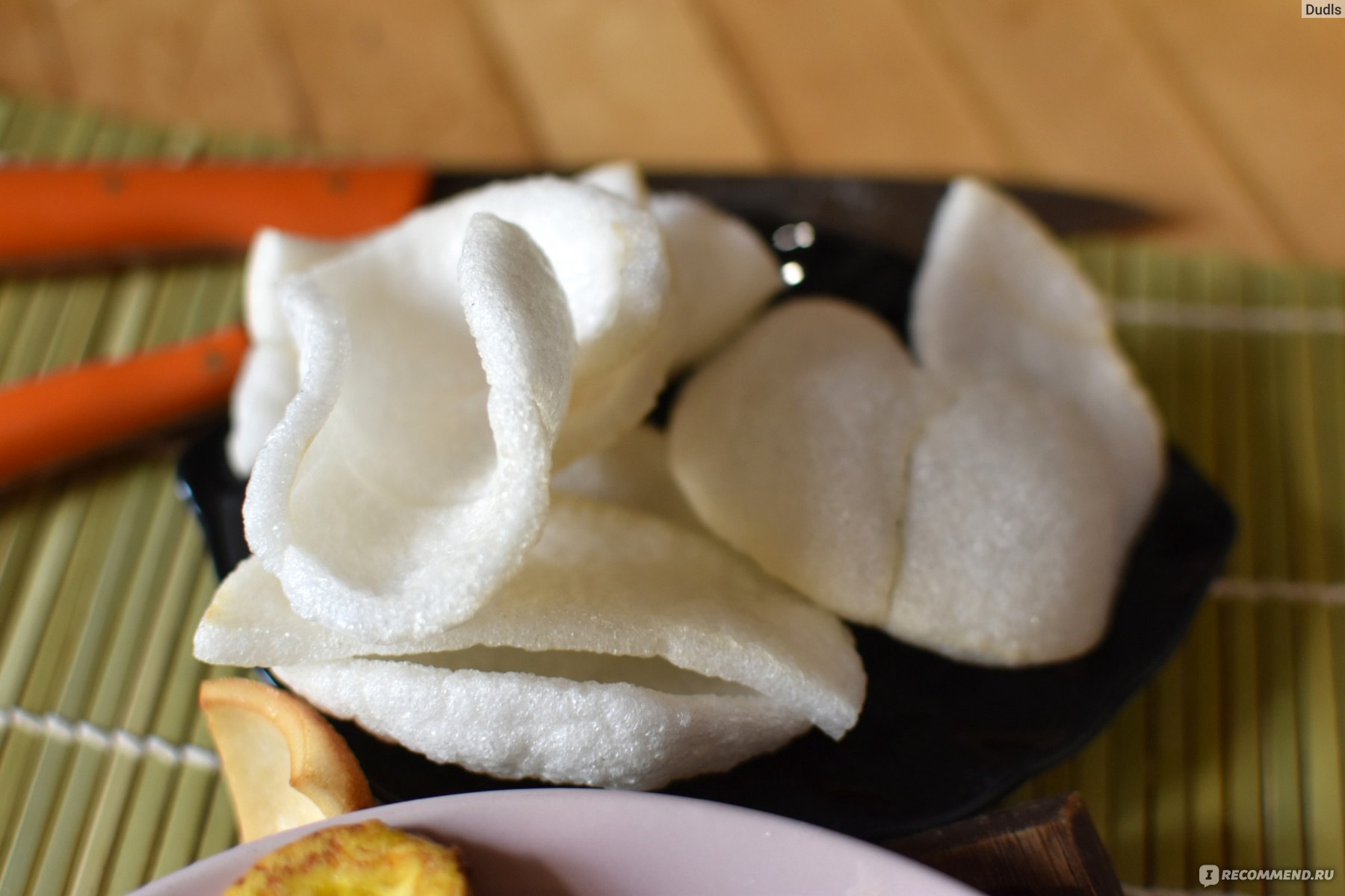 Креветочные чипсы Guangzhou Pantang food Co. LTD Prawn Crackers - «Кусочек  похожий на пластик превращается... В хрустящие креветочные чипсы из  детства. » | отзывы