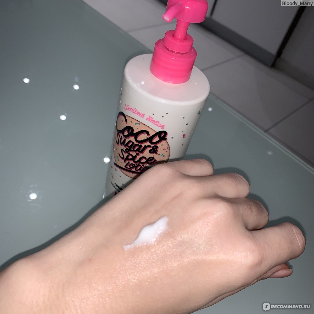 Лосьон для тела Victoria's Secret PINK Limited Edition Coco Sugar & Spice Hydrating Body Lotion фото