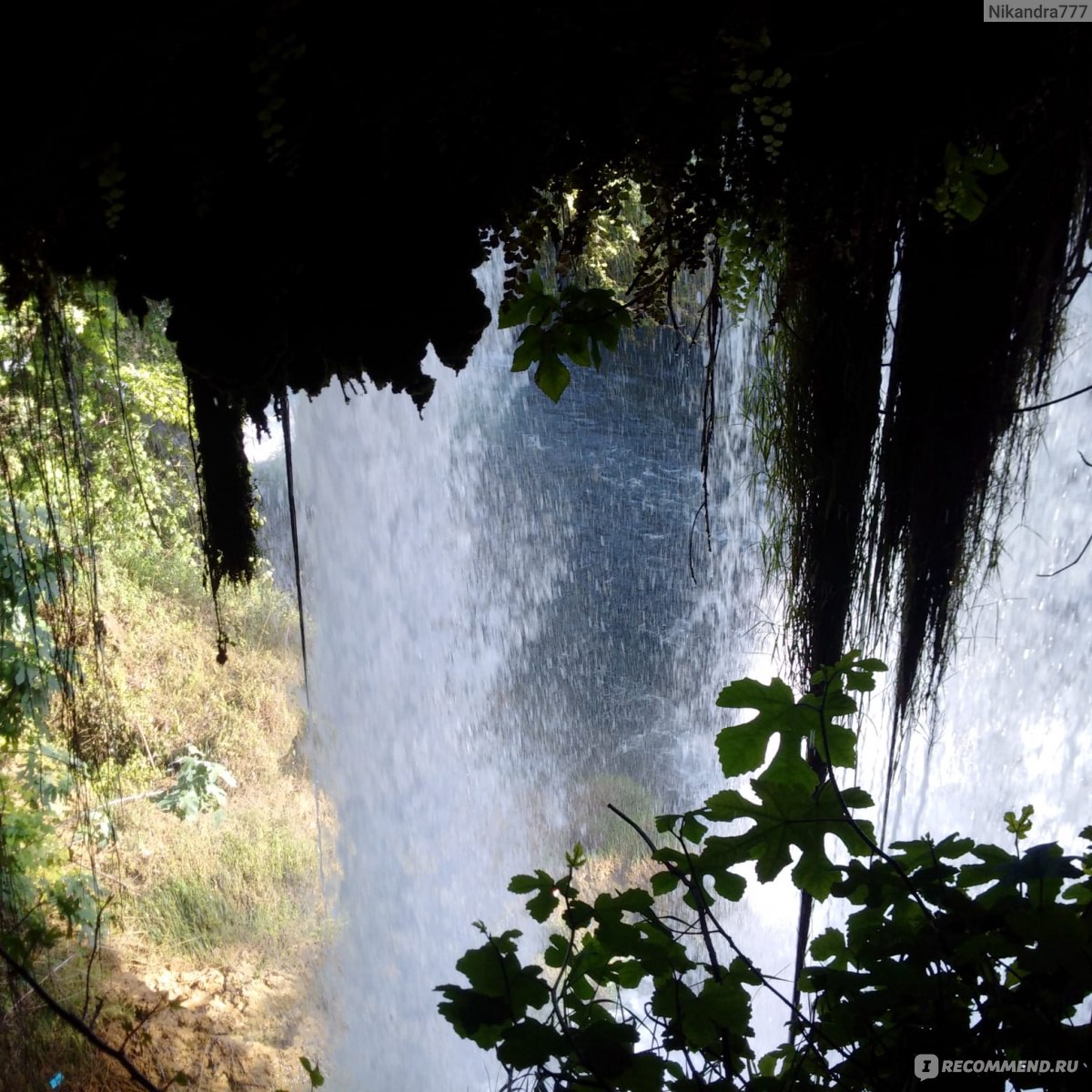 Парк в Анталии с водопадом