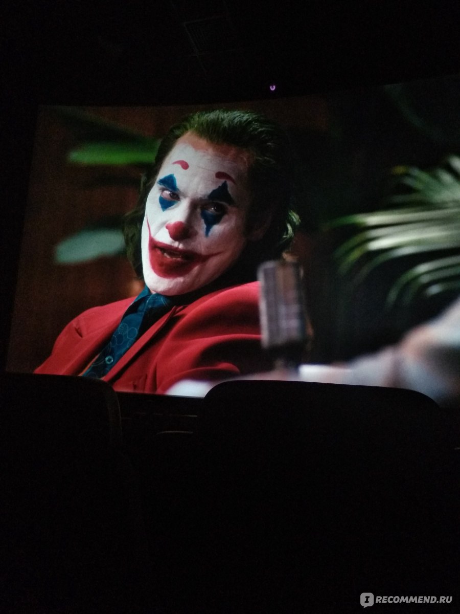 Джокер отзывы. Джокер фильм 2019. Джокер хоакин и джокер леджер. Хоакин феникс клоун. Плакат джокер хоакин феникс.
