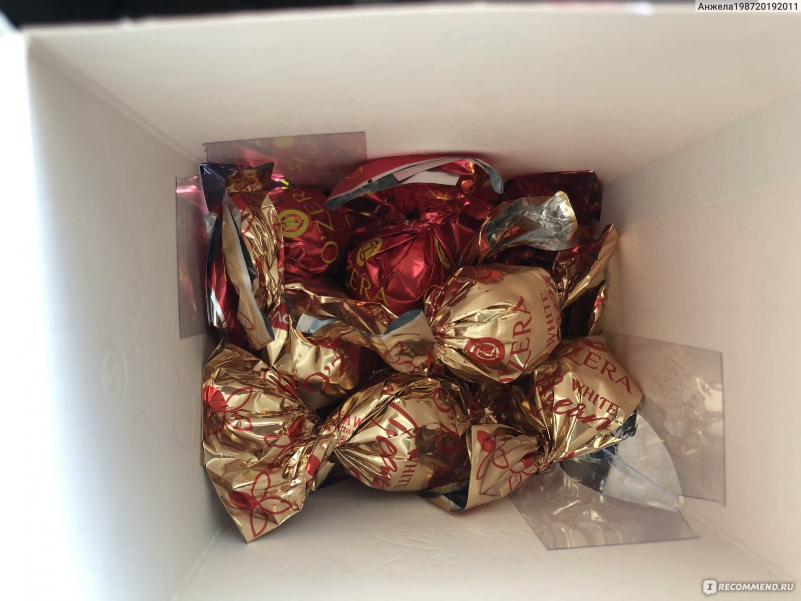 На столе лежала коробка с конфетами саша взял оттуда половину конфет потом половину оставшихся