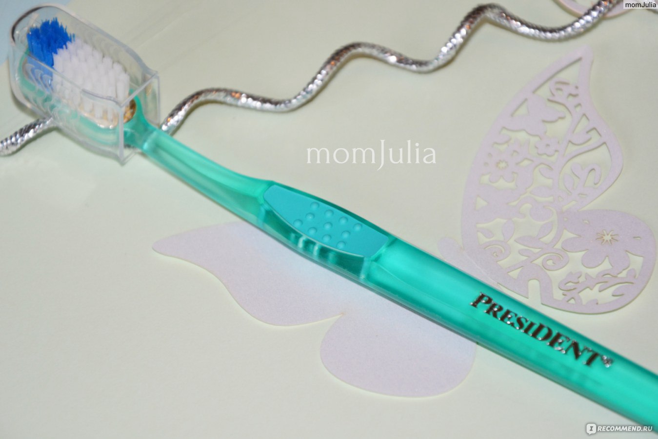 Эргономичная форма ручки зубной щетки с прорезиненными вставками