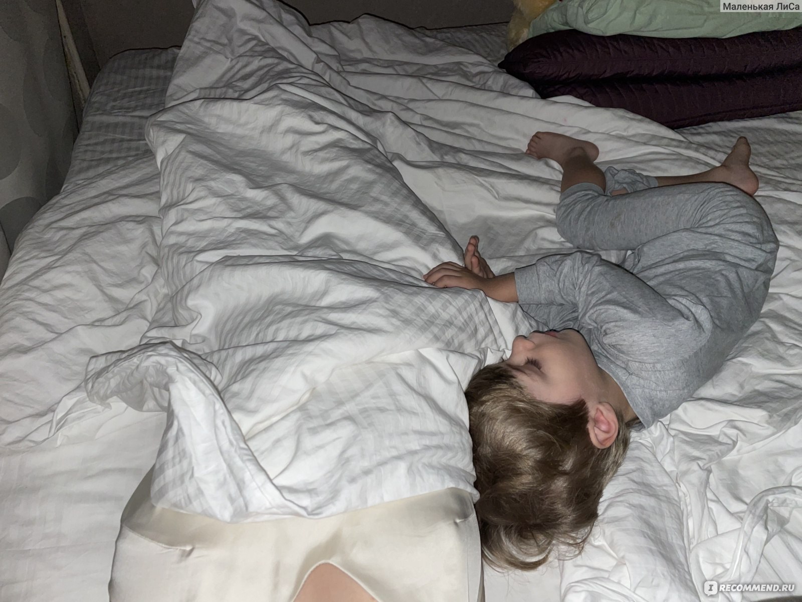Ребенок упал с двухъярусной кровати во сне