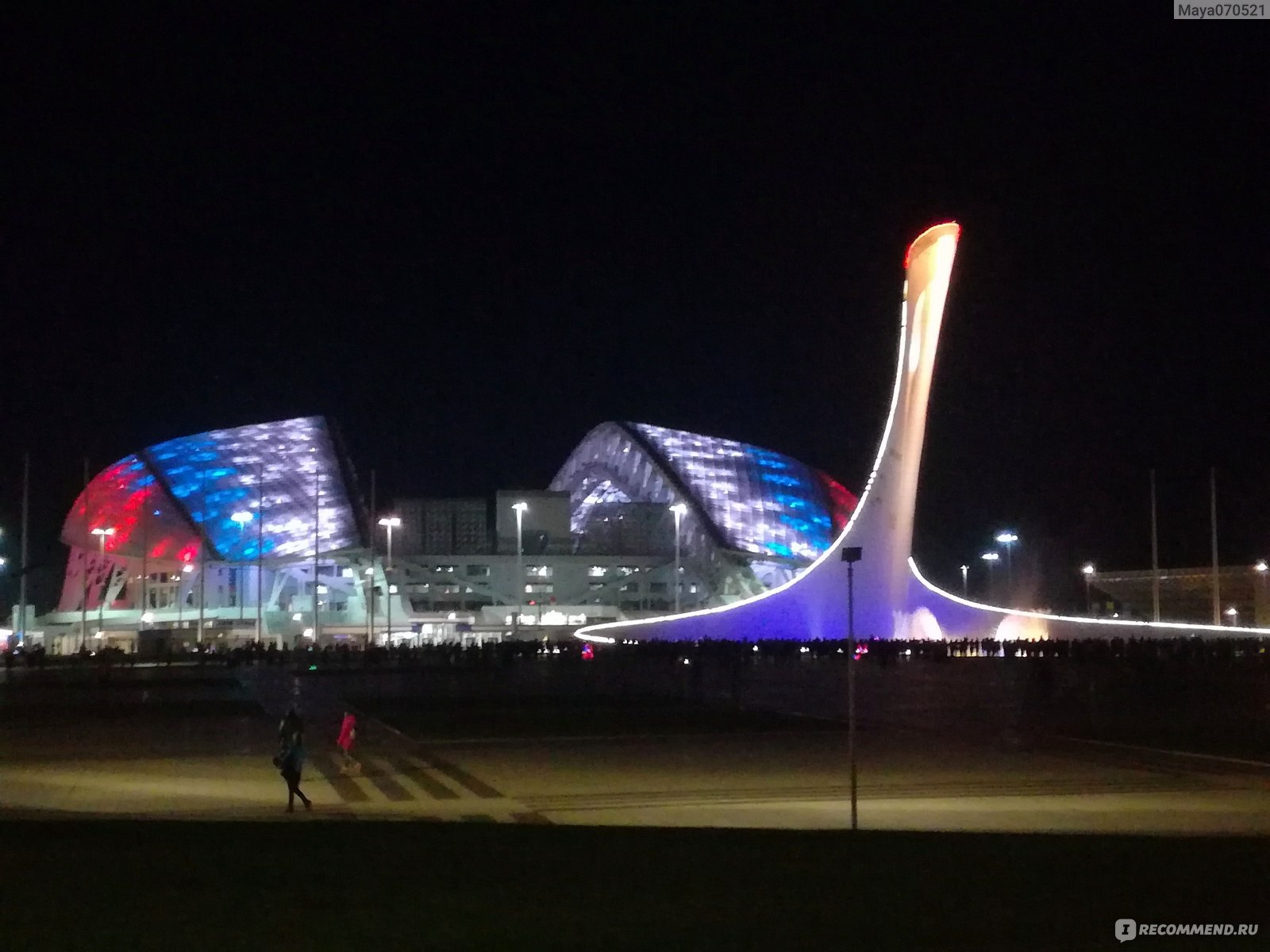 Расписание фонтанов в олимпийском парке 2024. Олимпийский парк Поющие фонтаны. Поющий фонтан в Сочи в Олимпийском парке. Фонтан в Адлере Олимпийский. Поющие фонтаны Сочи 2022.