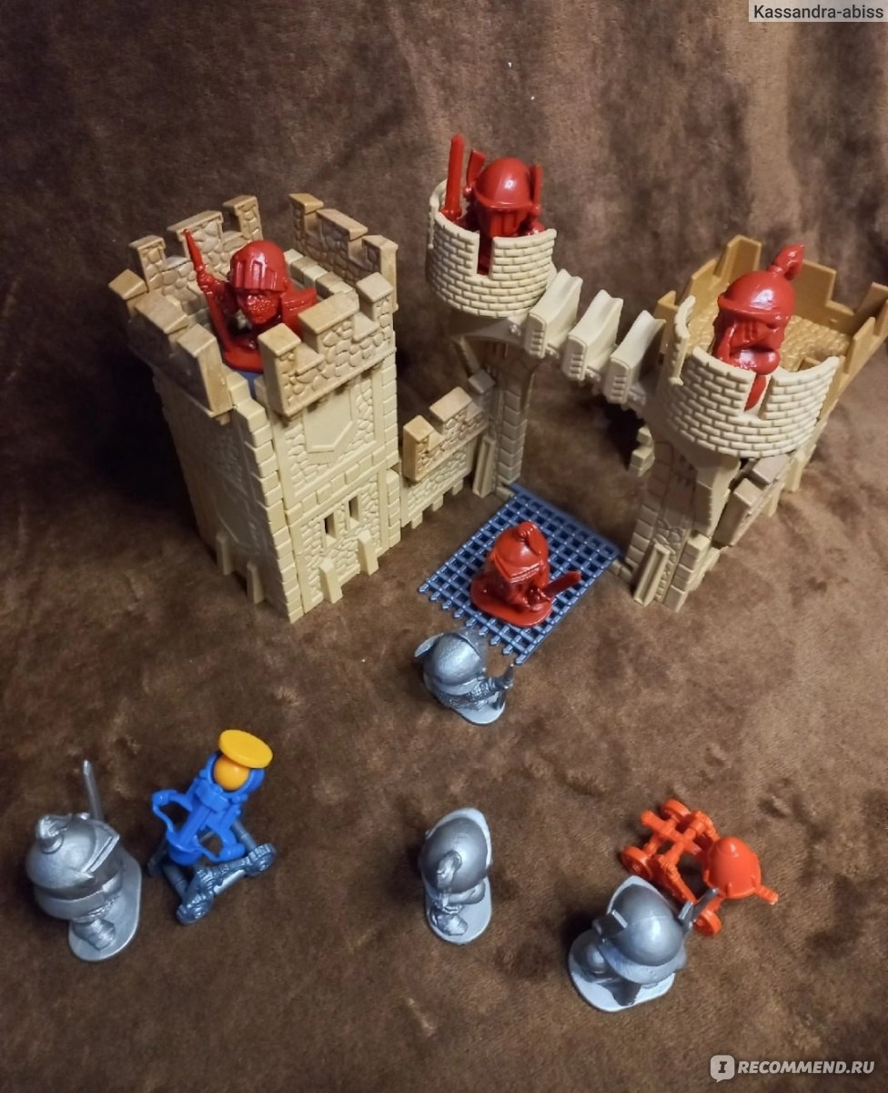 Замок игрушка а не замок замок игрушка просто замок
