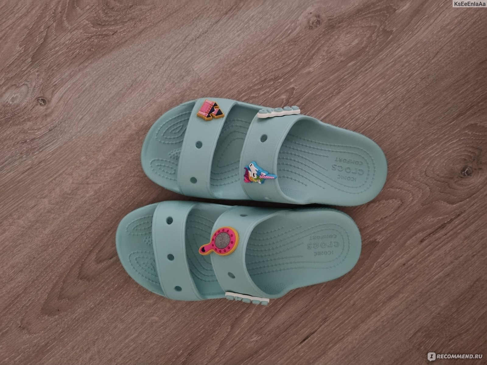 Домашние тапочки CROCS Сандалии бирюзовые - «Удобные тапочки-сандалии от  известного бренда, которые очень подойдут тем, кто много ходит или мамам,  которые таскают детишек по дому» | отзывы