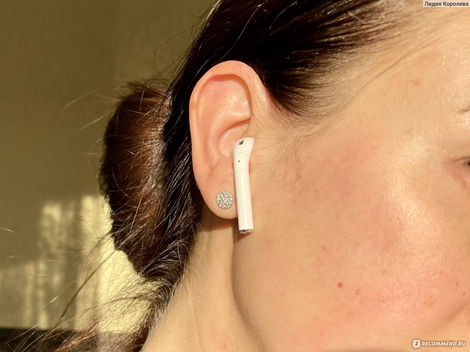 Две пары airpods