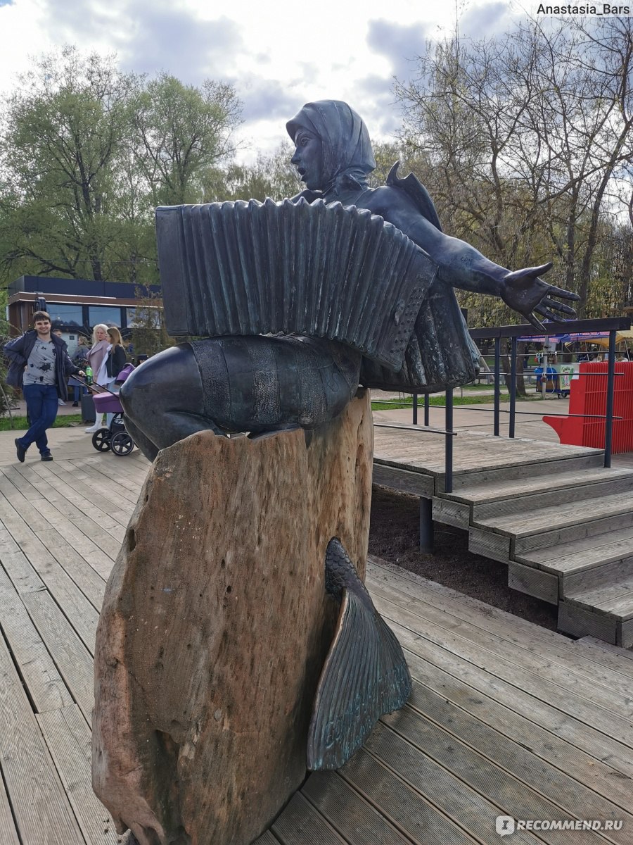 Памятник барона Кнопа Солнечногорск на озере Сенеж