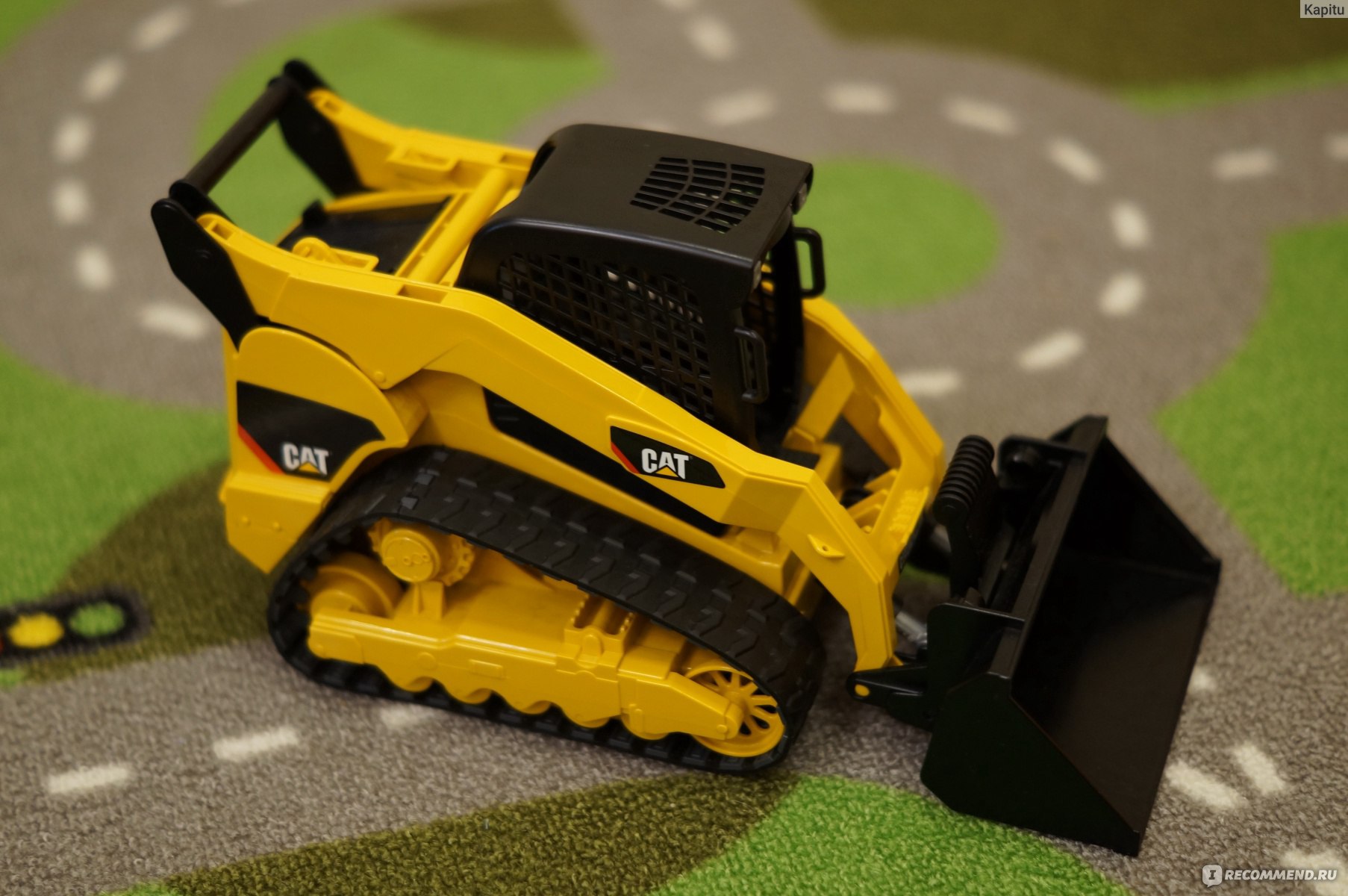 Bruder Игрушка Мини-погрузчик гусеничный с ковшом Caterpillar 02-136 - «3  года с нами! Гусеничный погрузчик Брудер прошёл всё: ковёр, песок и снег.  Реалистичная игрушечная копия настоящего погрузчика Caterpillar от Bruder»  | отзывы