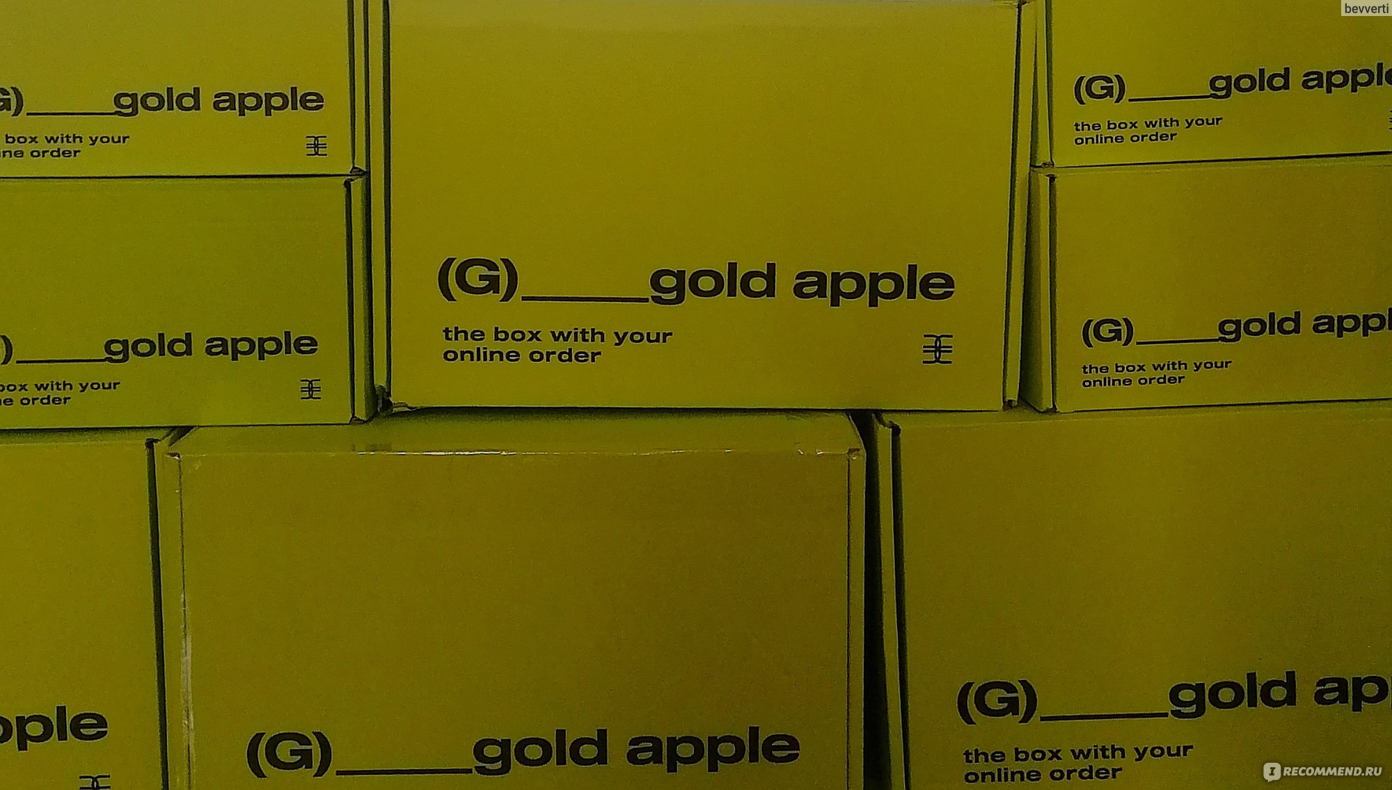 Gold delivery. Упаковка золотое яблоко доставка. Gold Apple коробка. Голден Эппл магазин. Золотоя яблоко коробка.