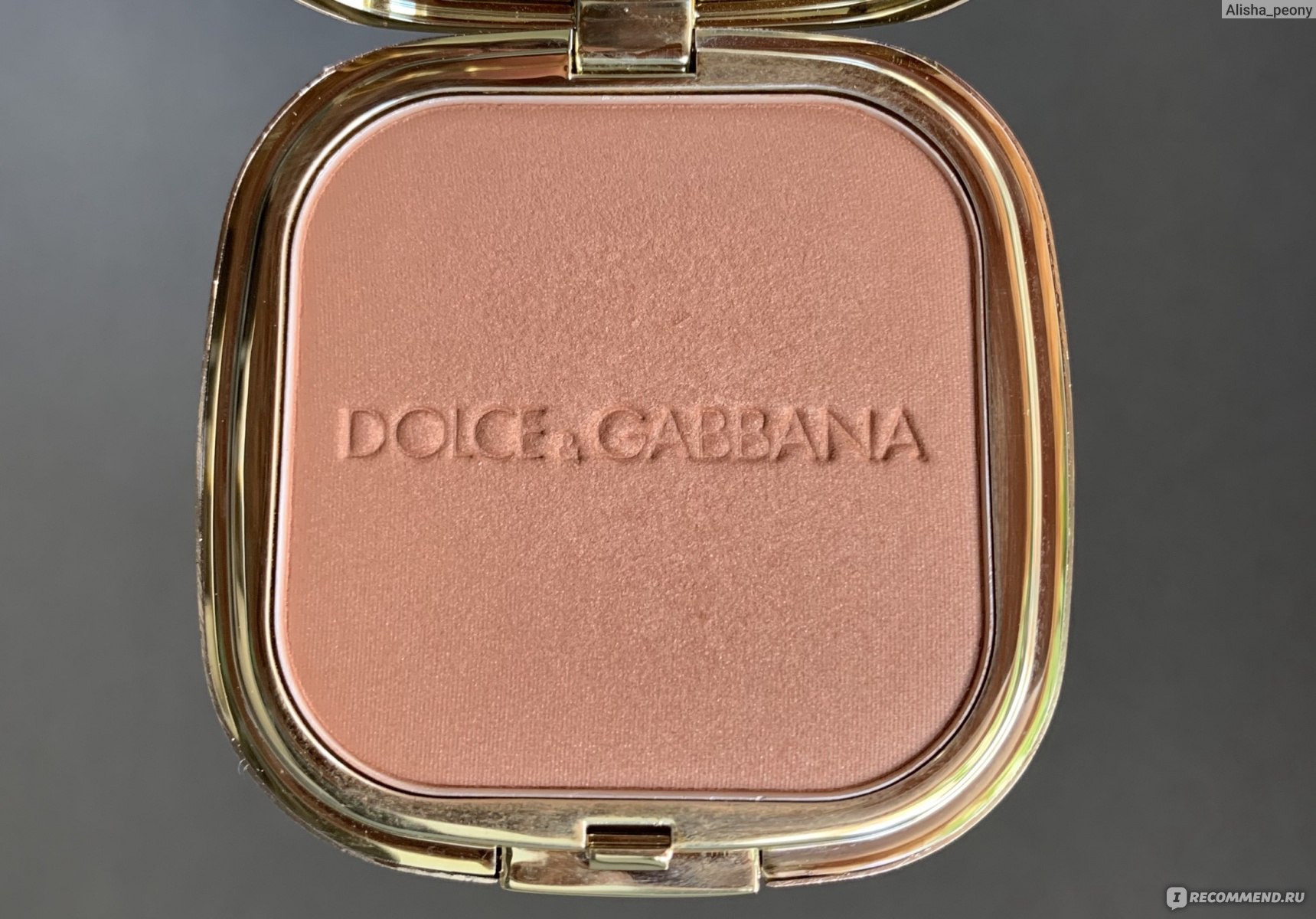 Пудра дольче габбана. Дольче Габбана Солар Глоу бронзер. Dolce Gabbana бронзер. Dolce Gabbana Solar Glow Ultra-Light Bronzing Powder 20-Sand. Бронзирующая пудра Solar Glow, Dolce Gabbana.