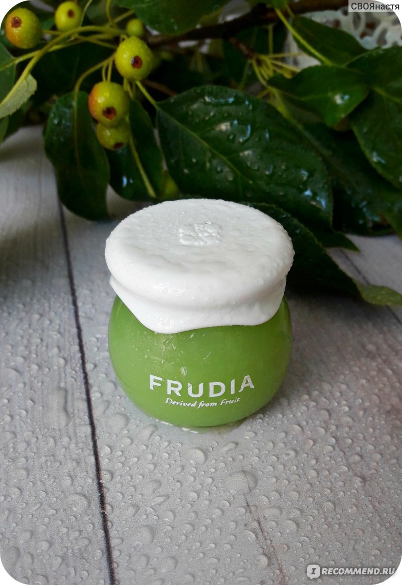 Frudia green grape sebum. Корейский крем Frudia. Frudia Green grape Pore Control Cream. Frudia Green grape 10 мл крем. Корейский крем для лица зеленая баночка.