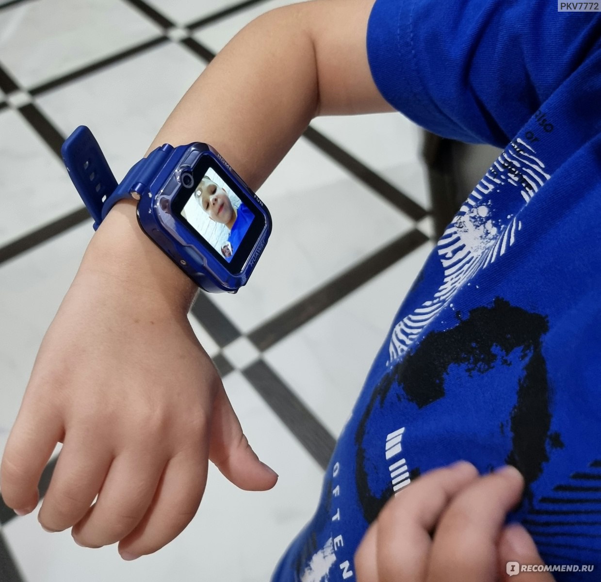 Huawei watch kids 4. Детские умные часы Huawei watch Kids 4 Pro Wi-Fi, синий на руке.