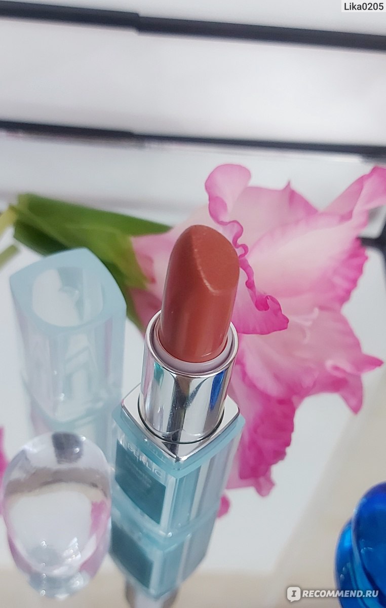 Помада-блеск Faberlic Увлажняющая Rossetto Brillante - «💄 🍑Помада-блеск+лёгкое  сияющее покрытие! Особенный блеск, который напоминает блики воды на  солнце!» | отзывы