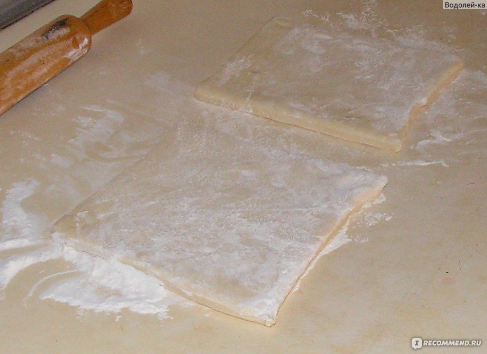 Можно ли размораживать слоеное тесто в микроволновке. Тесто слоеное замороженное. Тесто замороженное дрожжевое. Слоеное тесто разморозить. Дрожжевое тесто разморозка.