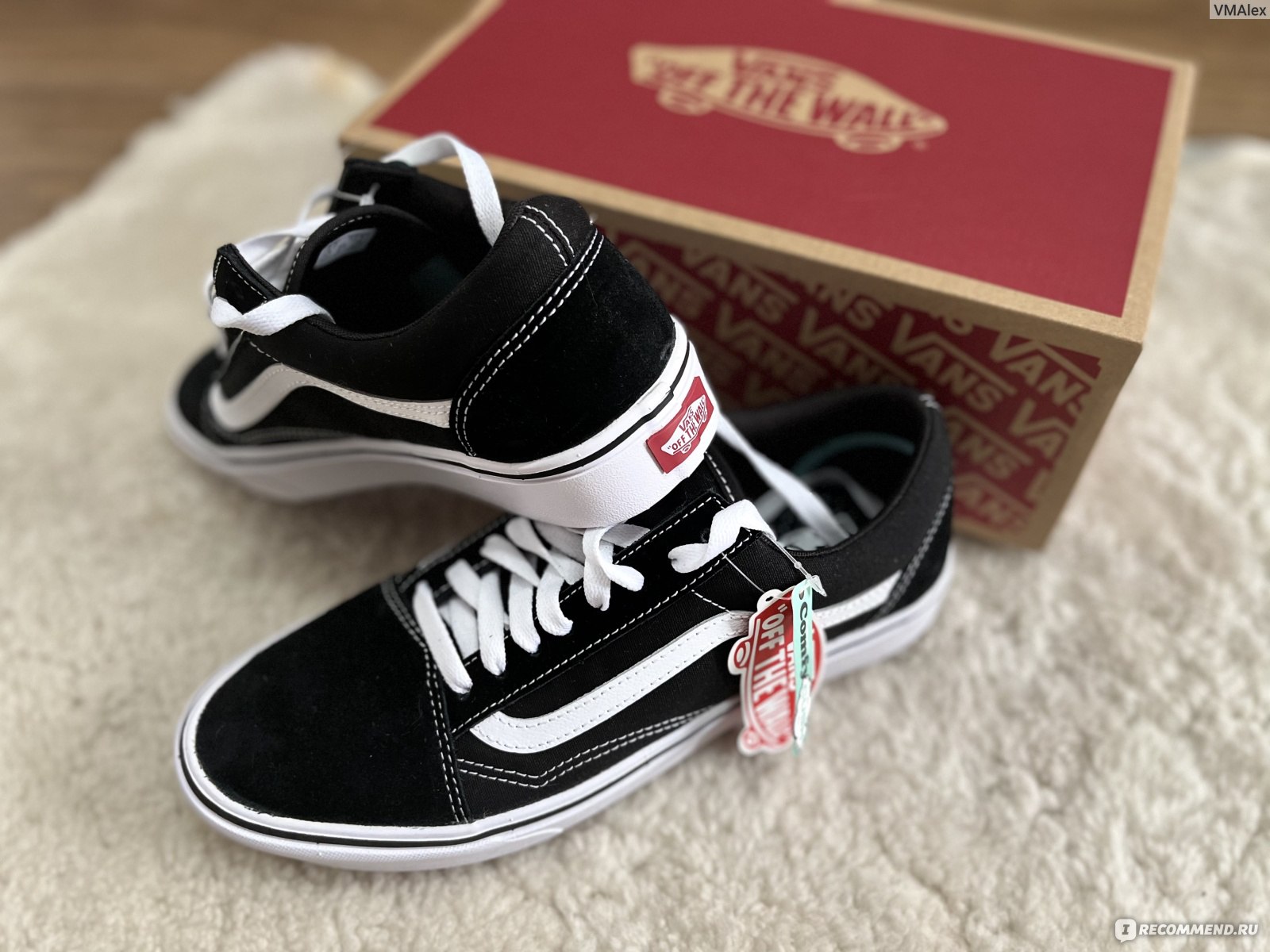 B/w old skool vans hotsell