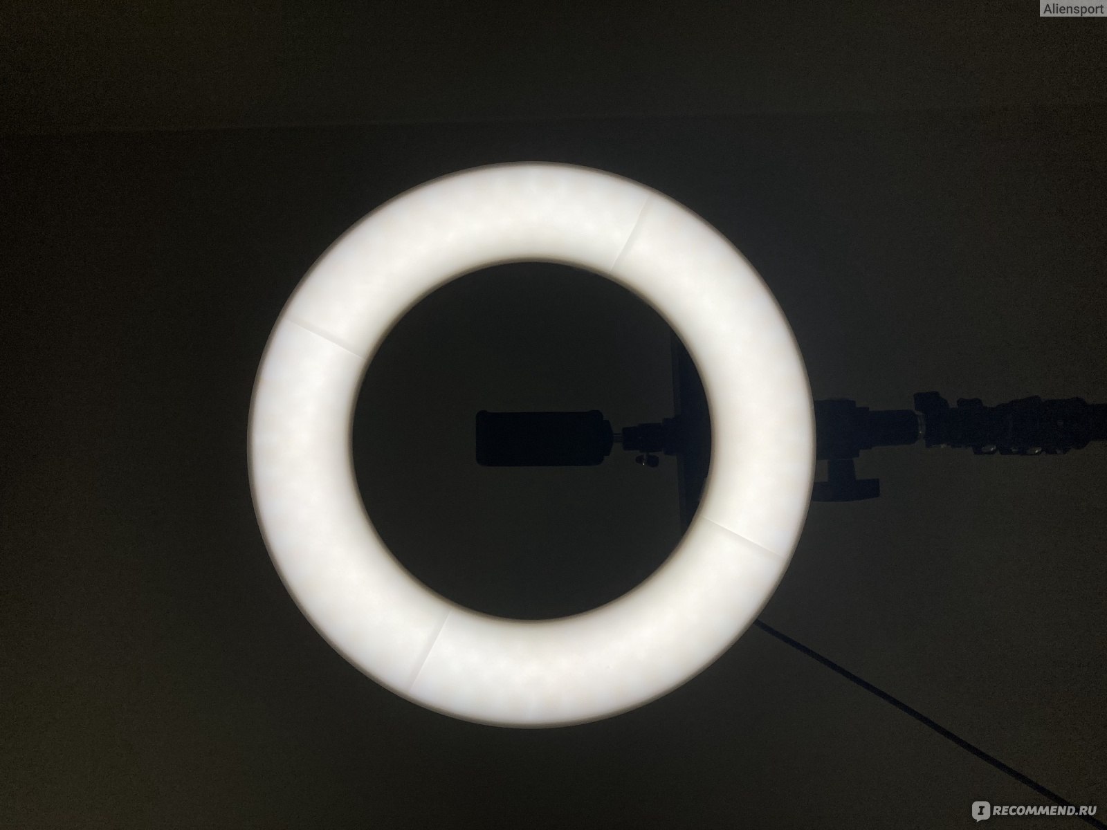 Кольцевая лампа для профессиональной съёмки на штативе Travor RL-12A 12 дюймов для селфи в режиме реального времени (для потоковой съемки) фото