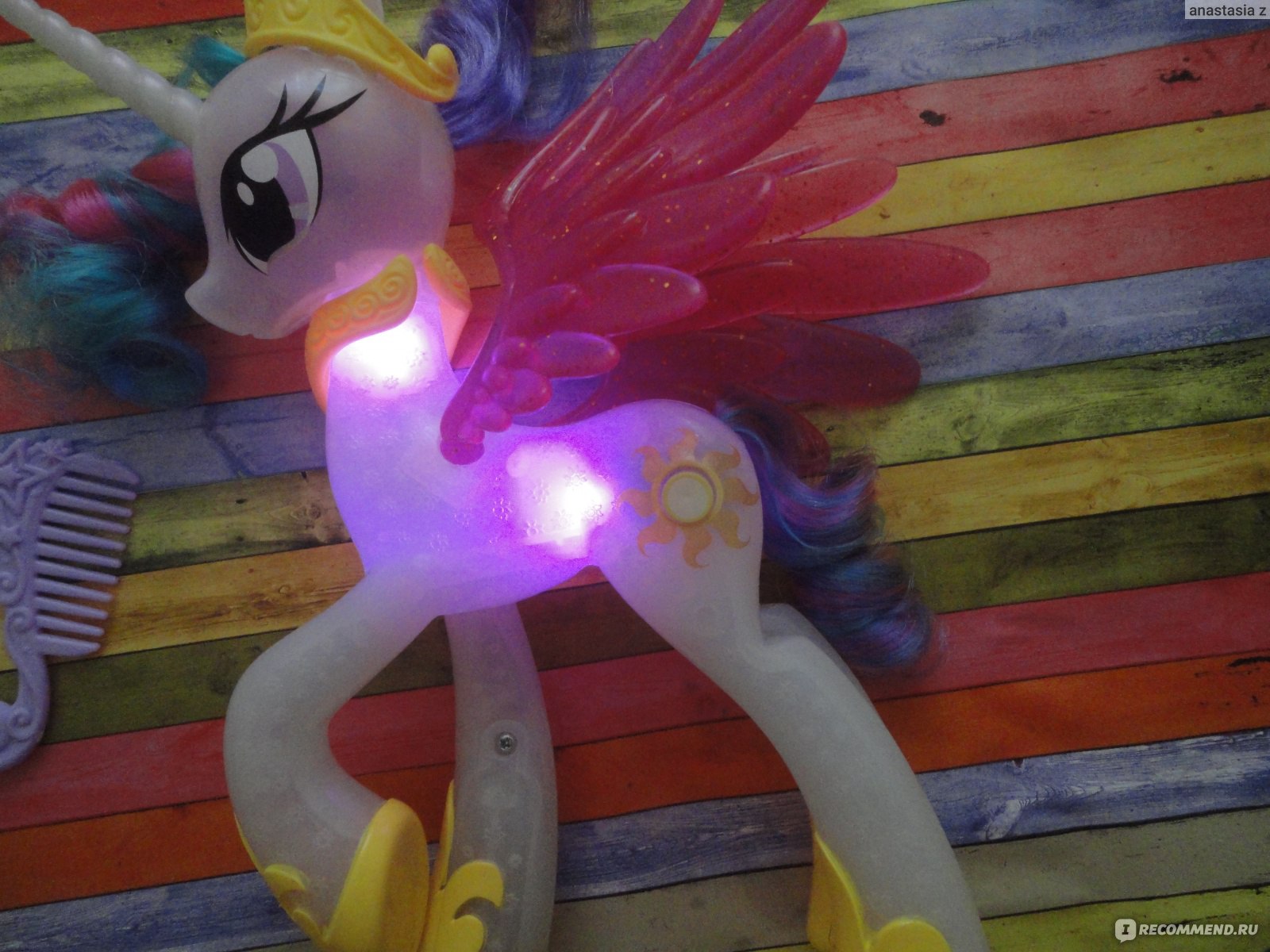 Hasbro My Little Pony Пони Принцесса Селестия - «♥♥♥Фигурка Hasbro My  Little Pony♥♥♥ изображает одну из главных героинь сериала о волшебных пони  – принцессу Селестию ♥♥♥Прозрачные крылышки, позолоченные копыта и  роскошная грива