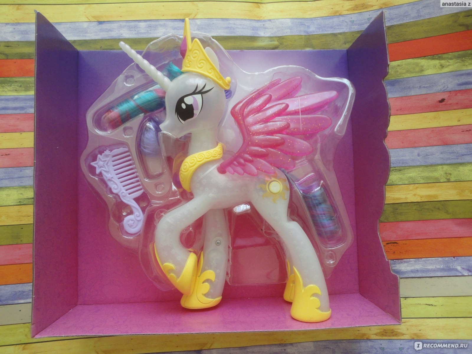 Hasbro My Little Pony Пони Принцесса Селестия - «♥♥♥Фигурка Hasbro My  Little Pony♥♥♥ изображает одну из главных героинь сериала о волшебных пони  – принцессу Селестию ♥♥♥Прозрачные крылышки, позолоченные копыта и  роскошная грива