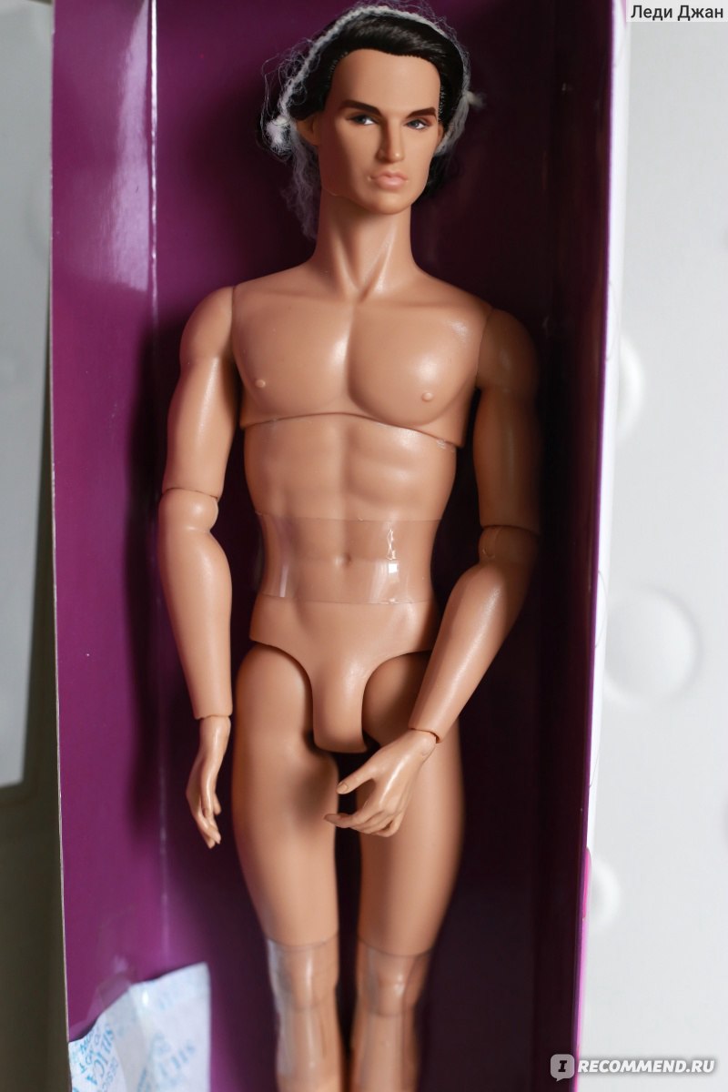 Сравнение куклы-мужчины Integrity Toys с барбейским Кеном. 