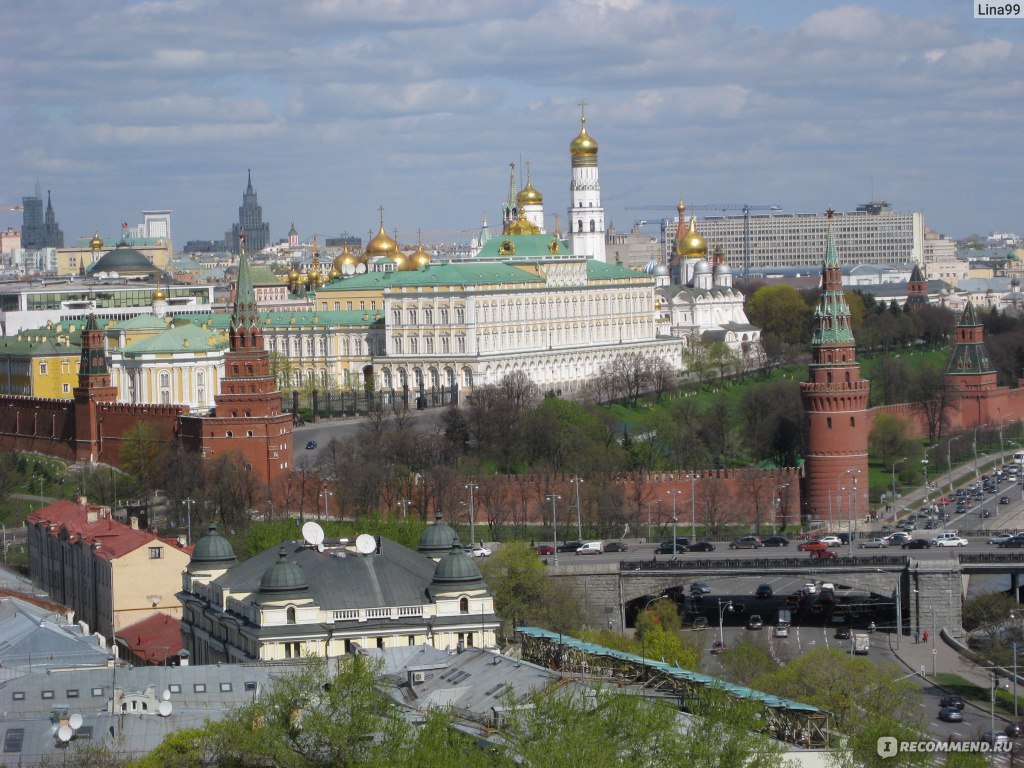 Смотровая храма христа спасителя. Смотровая площадка с видом на Кремль. Охотный ряд смотровая площадка. Смотровая площадка с видом на красную площадь. Кремль Москва фото со смотровой площадки.