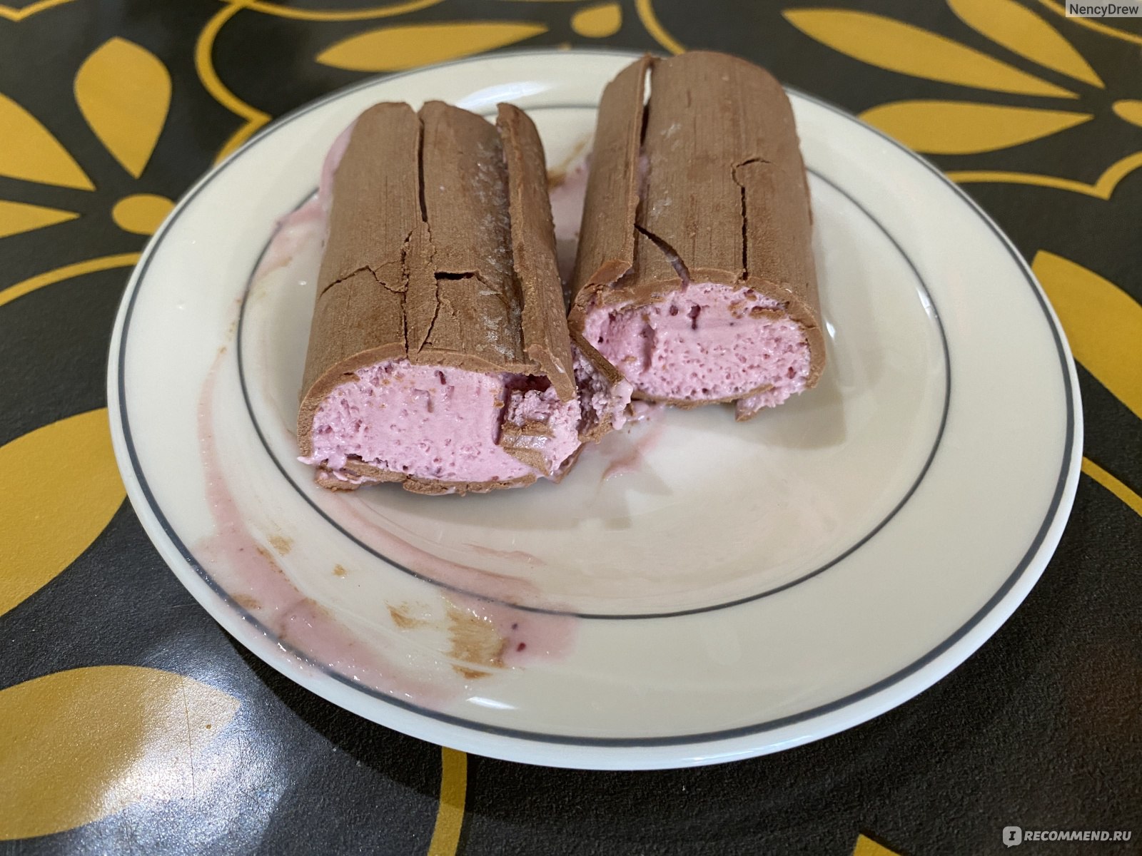 Мороженое пломбир Коровка из Кореновки с малиной в шоколадно-сливочной ...