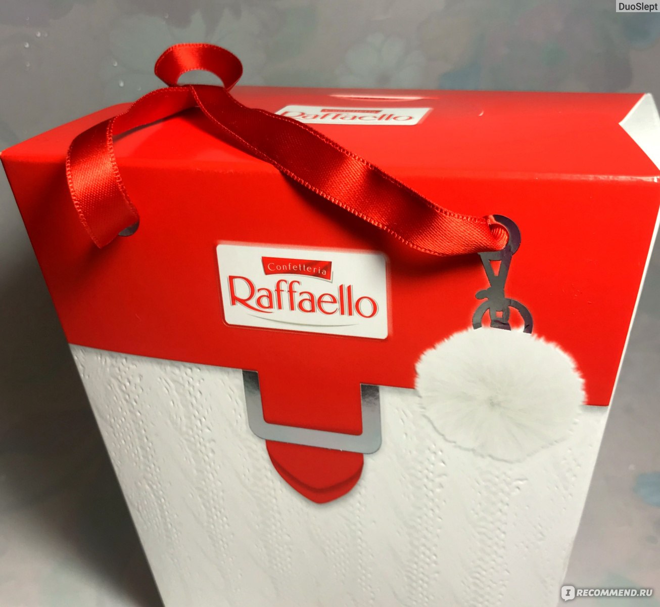 Конфеты FERRERO Рафаэлло / Raffaello - «Raffaello-вместо тысячи слов❤️Все  пробуют малиновую новинку,а у меня любовь к вечной классике☝️Не пытайтесь  повторить это дома-не получится,хотя и «копии»тоже вкусны» | отзывы