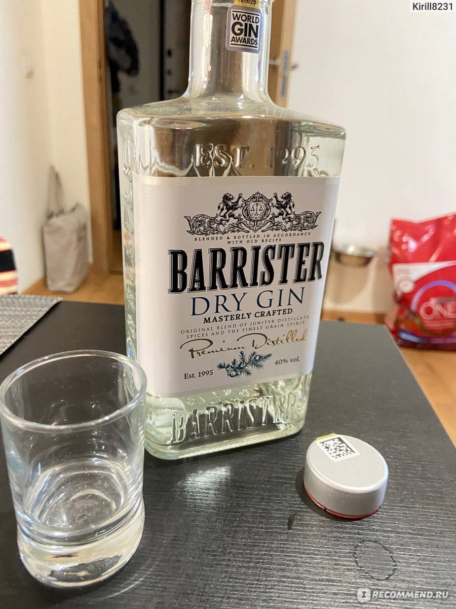 Джин барристер красный. Джин алкоголь Barrister. Барристер Dry Gin. Джин Ладога Barrister. Джин Barrister Dry Gin.