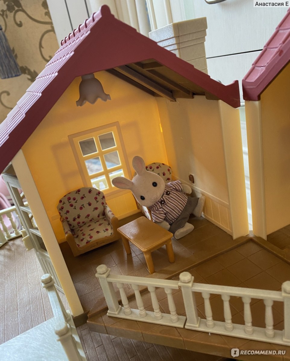 Sylvanian Families Большой дом со светом - «Sylvanian Families Большой дом  со светом - явно не стоит своих денег! И вообще, почему дом у кроликов  лучше, чем у нас?» | отзывы