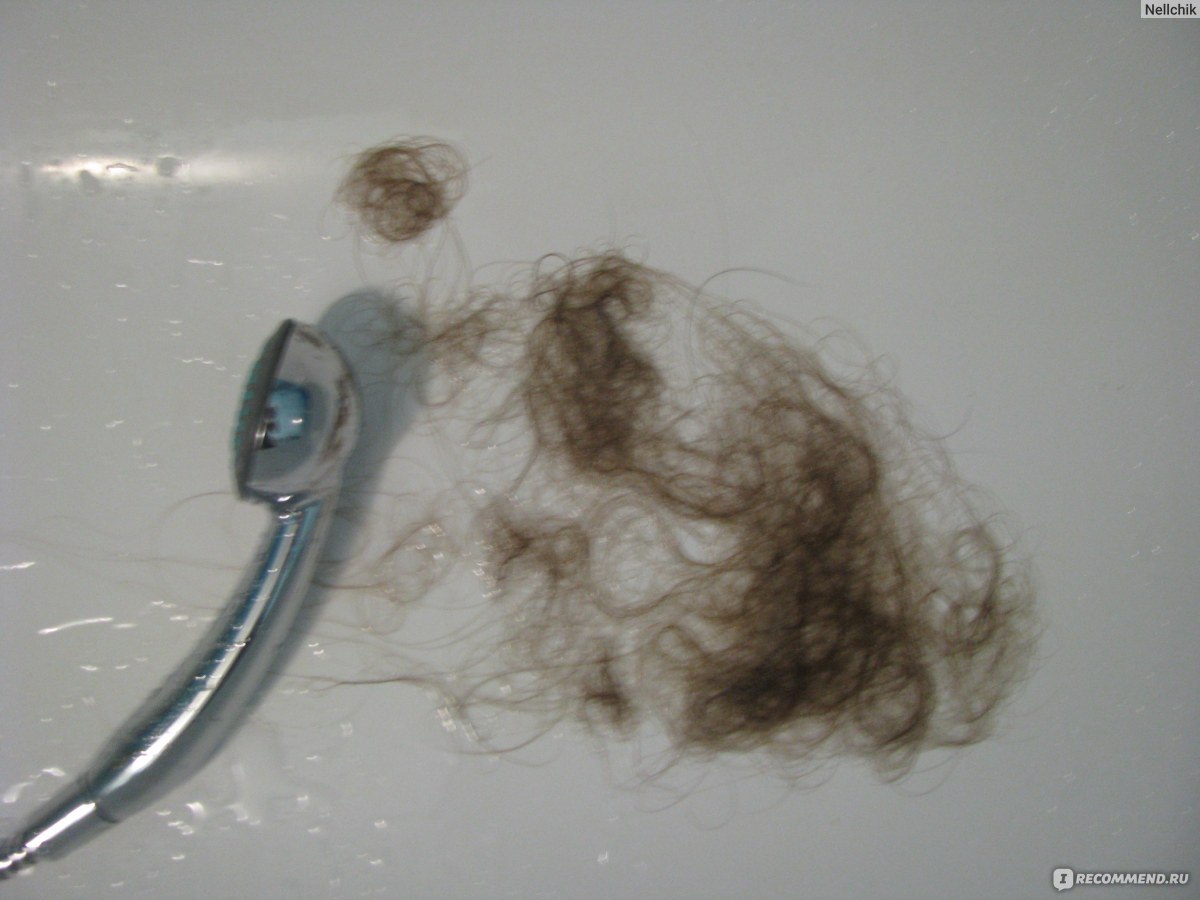 Выпадают волосы во время мытья. Норма выпадения волос. Норма выпадения волос у женщин. Норма выпадения волос в день. Норма выпадения волос в день у женщин.