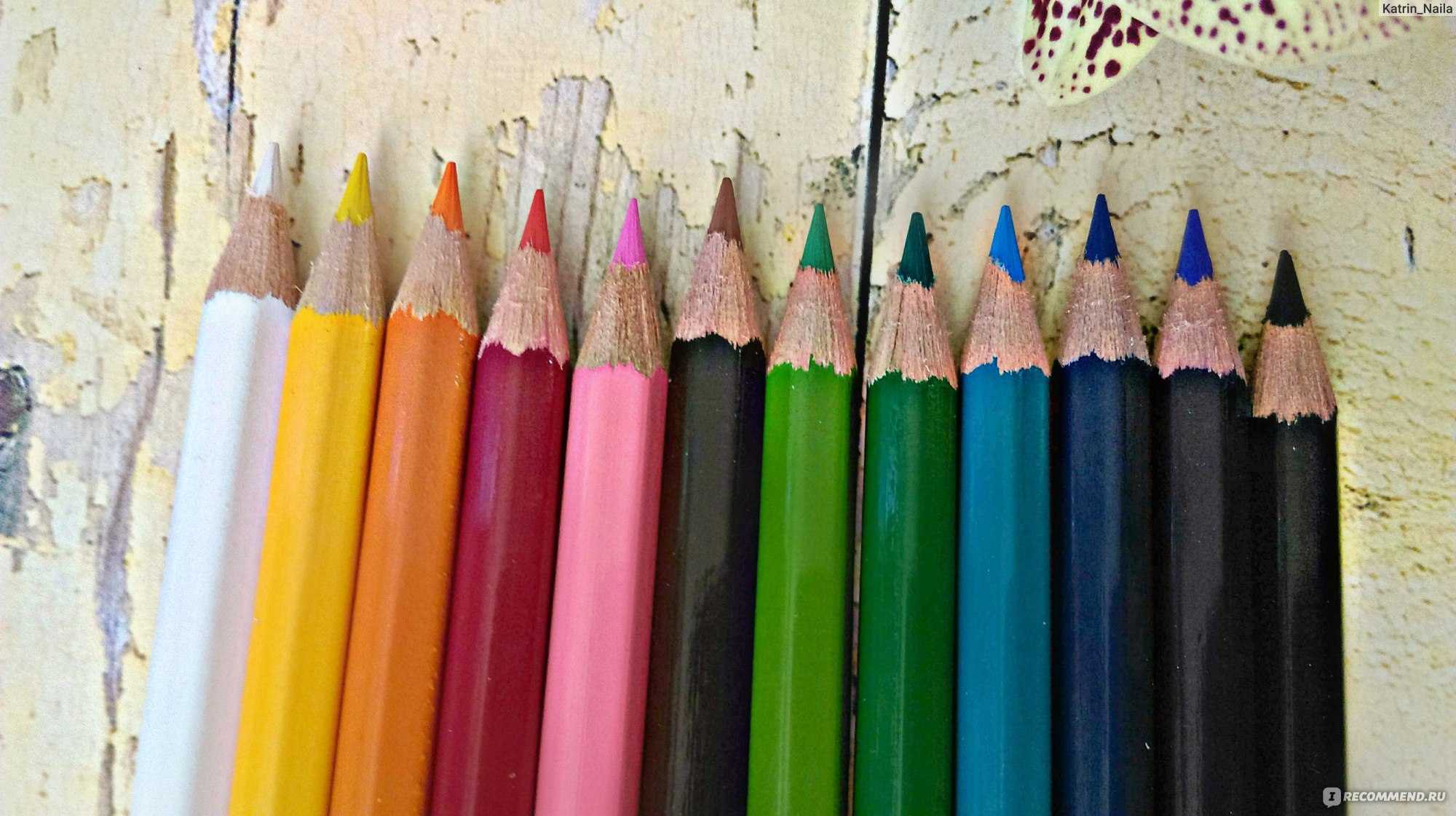 Вид грифеля цветного карандаша одноцветный