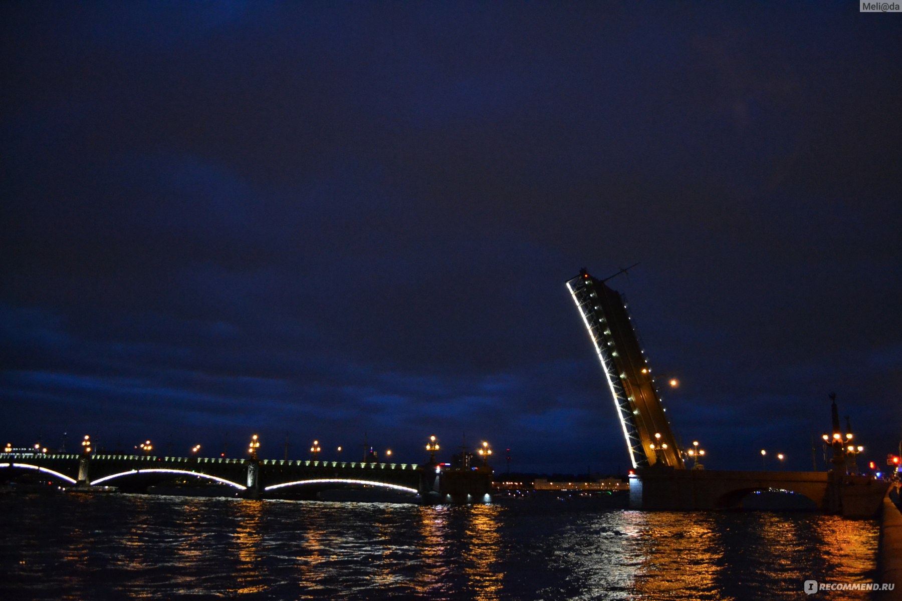 Набережные дворцового моста в Санкт Петербурге