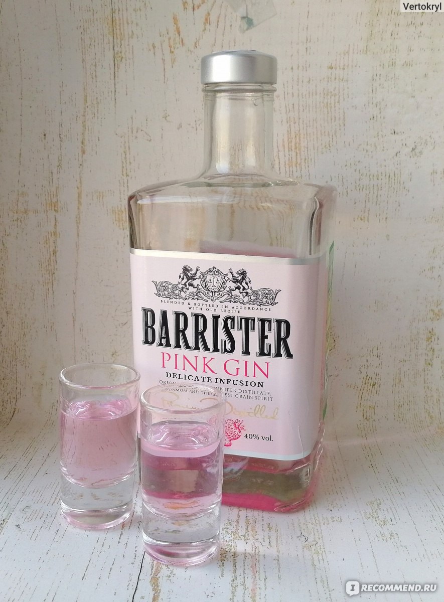 С чем смешивают джин. Джин Барристер Pink. Джин алкоголь Pink Gin. Джин напиток Barrister Pink. Джин розовый алкоголь Barrister.