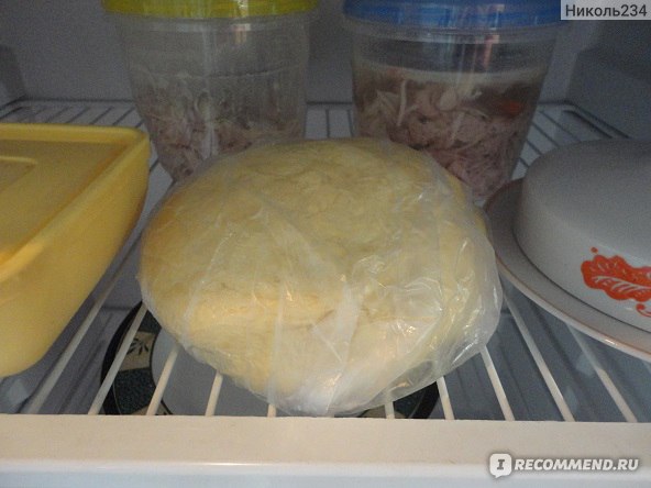 Пельменное тесто в холодильник. Тесто в холодильнике. Убрать тесто в холодильник. Тесто в пакете. Положить тесто в холодильник.